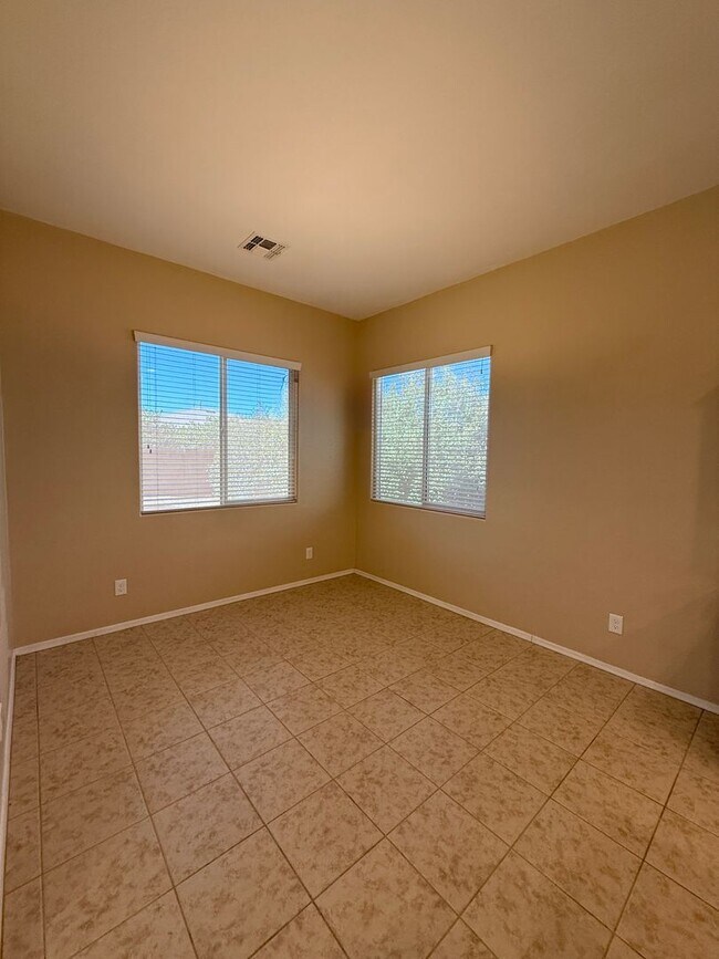 Building Photo - Two Bedroom + Office in Quailwood