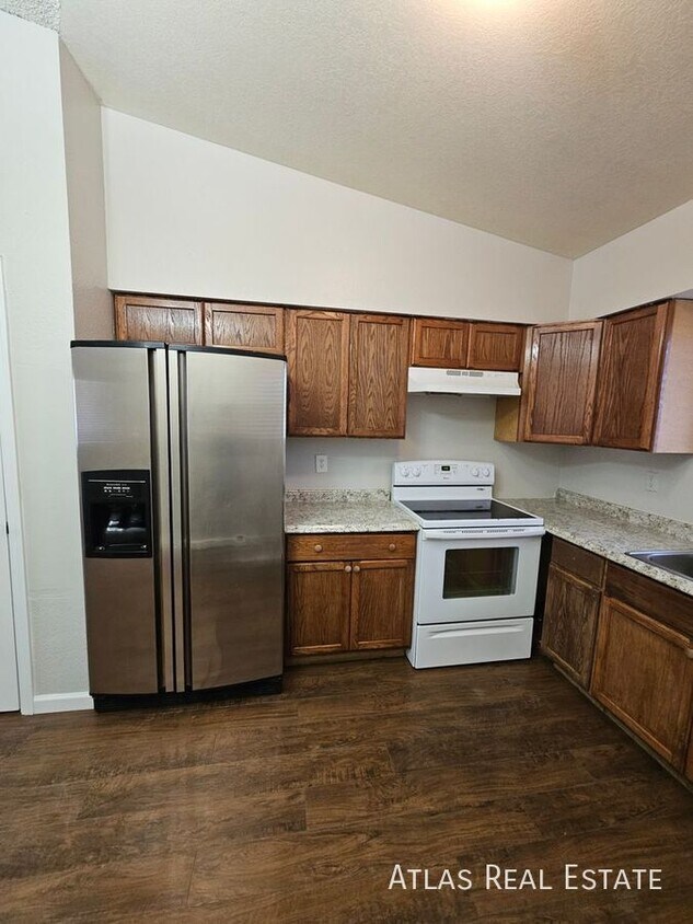Primary Photo - 306 E Vine Cir