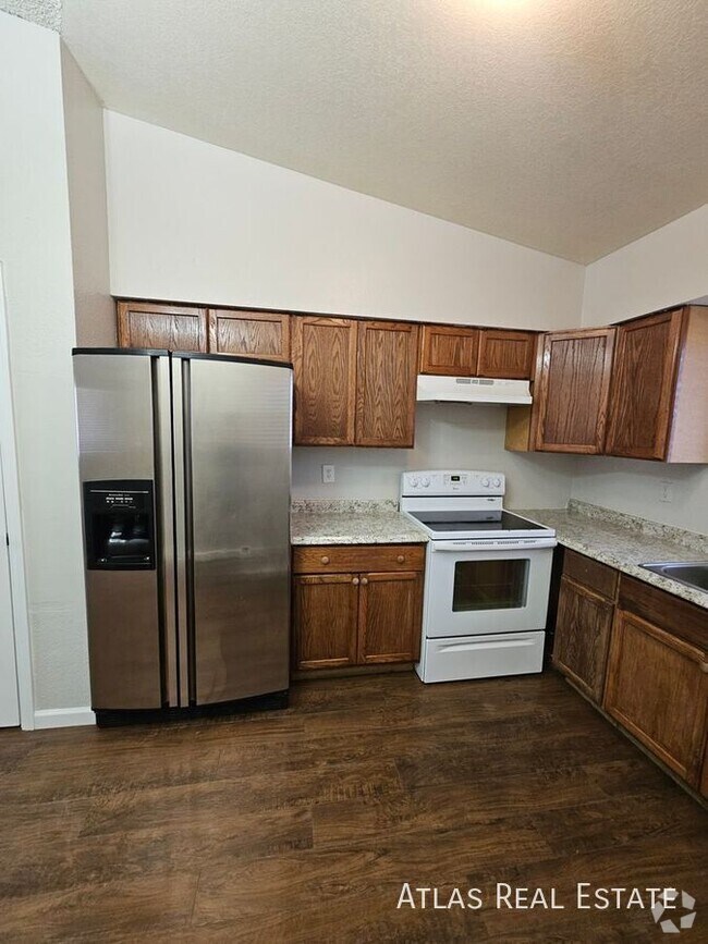 Building Photo - 306 E Vine Cir