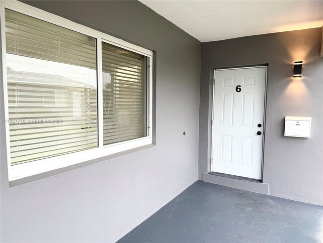 Building Photo - 2213 Madison St