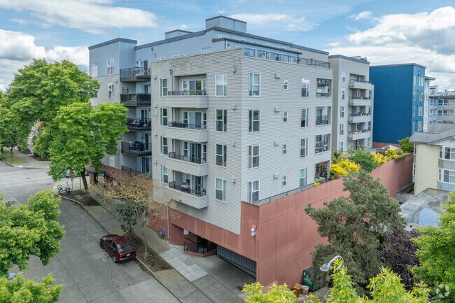 Building Photo - Main Street Condominium