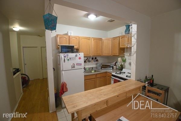 Building Photo - 672 Degraw St