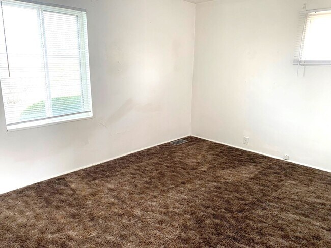 Foto del edificio - 3 Bedroom w/garage & fenced yard