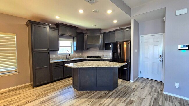 Building Photo - 2708 Taurus Ln