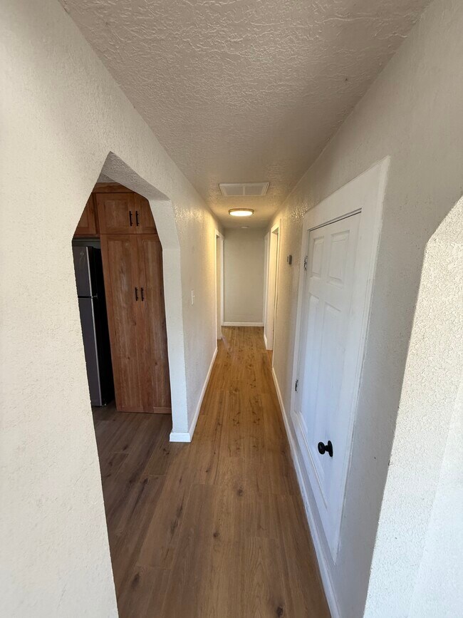 Building Photo - 37 La Ladera Rd