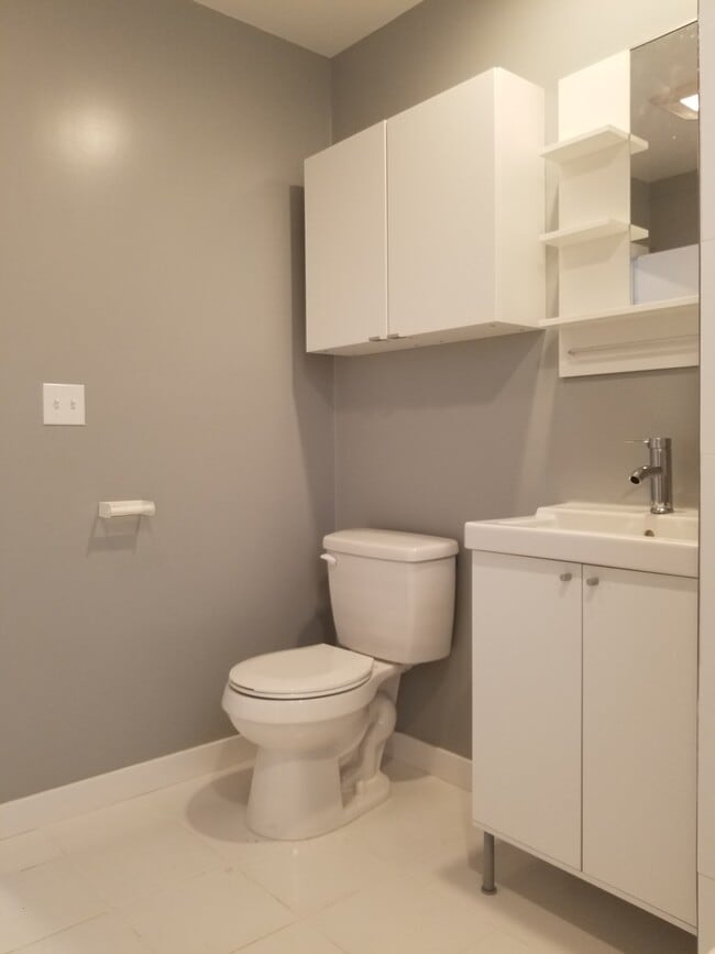 Bathroom - 11129 Archwood St