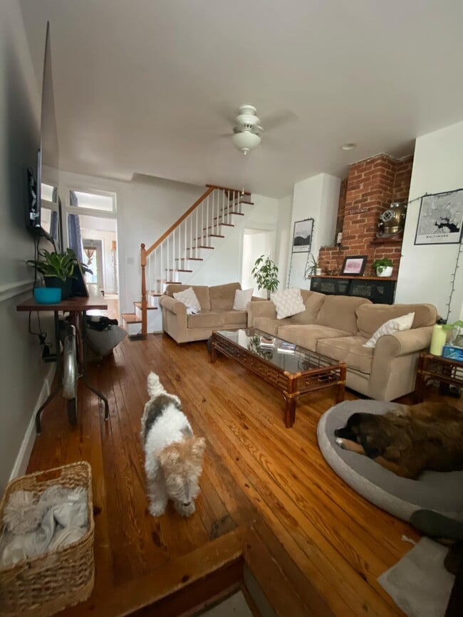 Living Room, different layout - 500 E Randall St