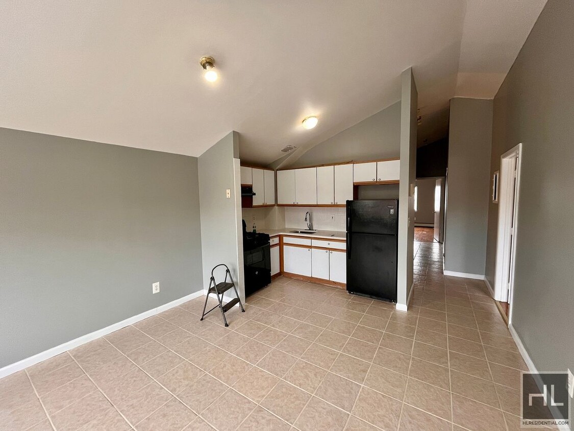 CASTLE HILL AVENUE, BRONX - Room for Rent in The Bronx, NY | Apartments.com