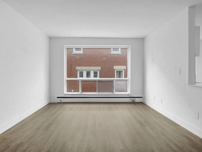 Building Photo - 69 Cartwright St