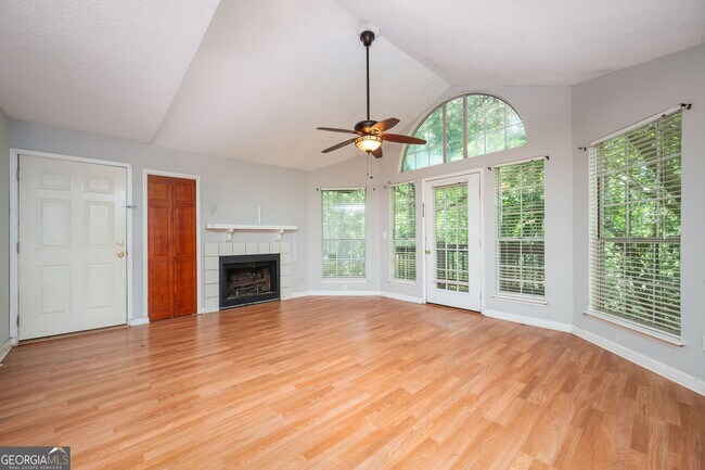 Foto del edificio - 915 Wentworth Ct