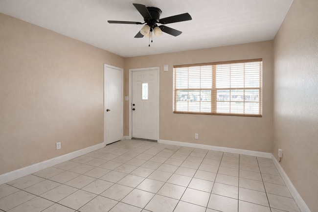 Building Photo - 1924 Coronado Rd