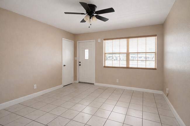 Foto del edificio - 1924 Coronado Rd