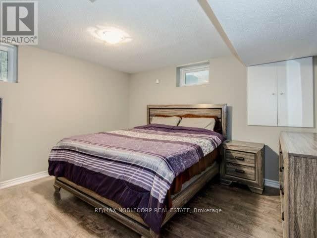 Building Photo - 42 Valleyridge Crescent