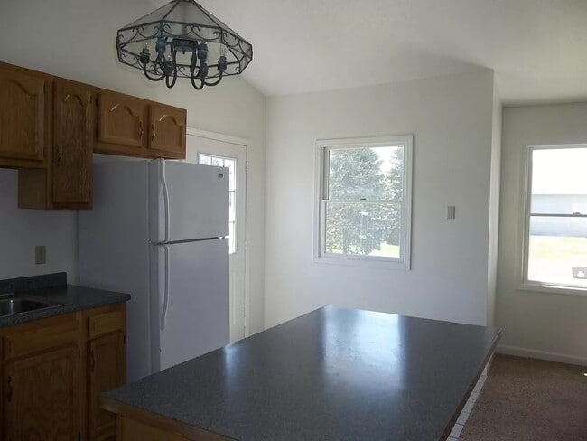 Building Photo - 1660 S Bamber Rd