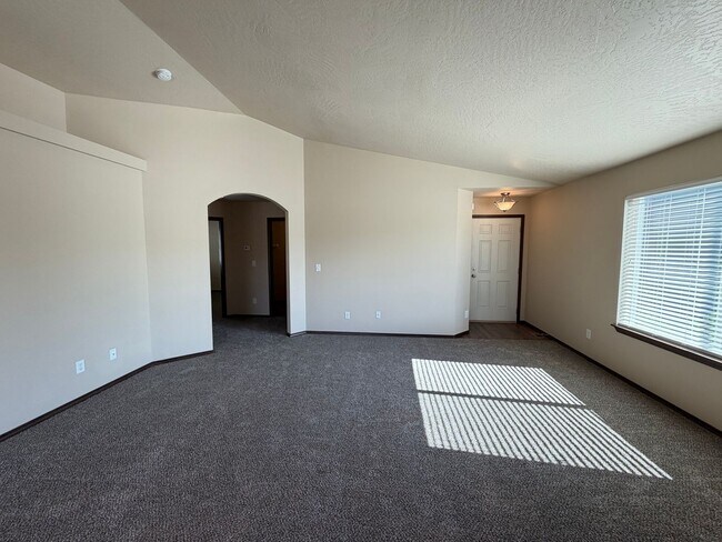 Foto del edificio - Radiant Lake Rancher