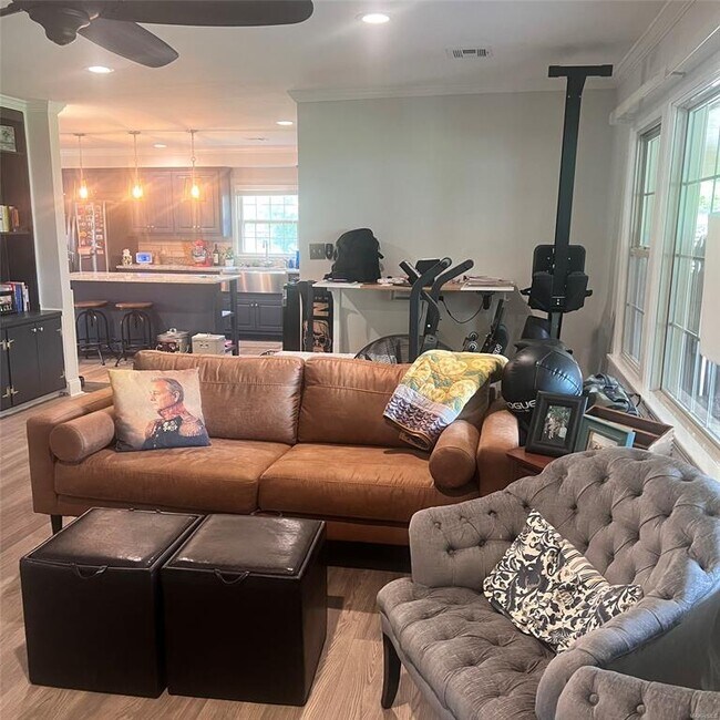 Foto del edificio - 317 Holly Ridge Dr