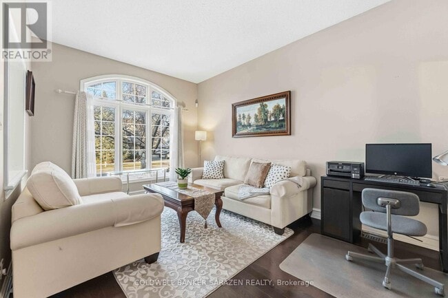 Building Photo - 734 Rolling River Crescent