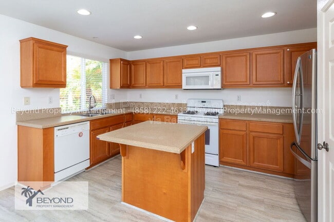Building Photo - 120 Canyon Creek Way