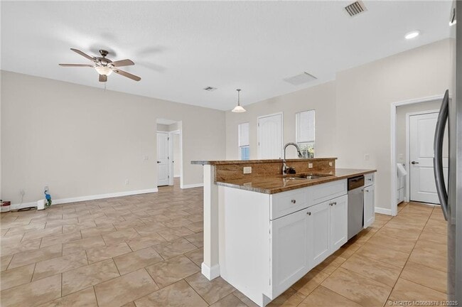 Foto del edificio - 1855 17th Ave SW