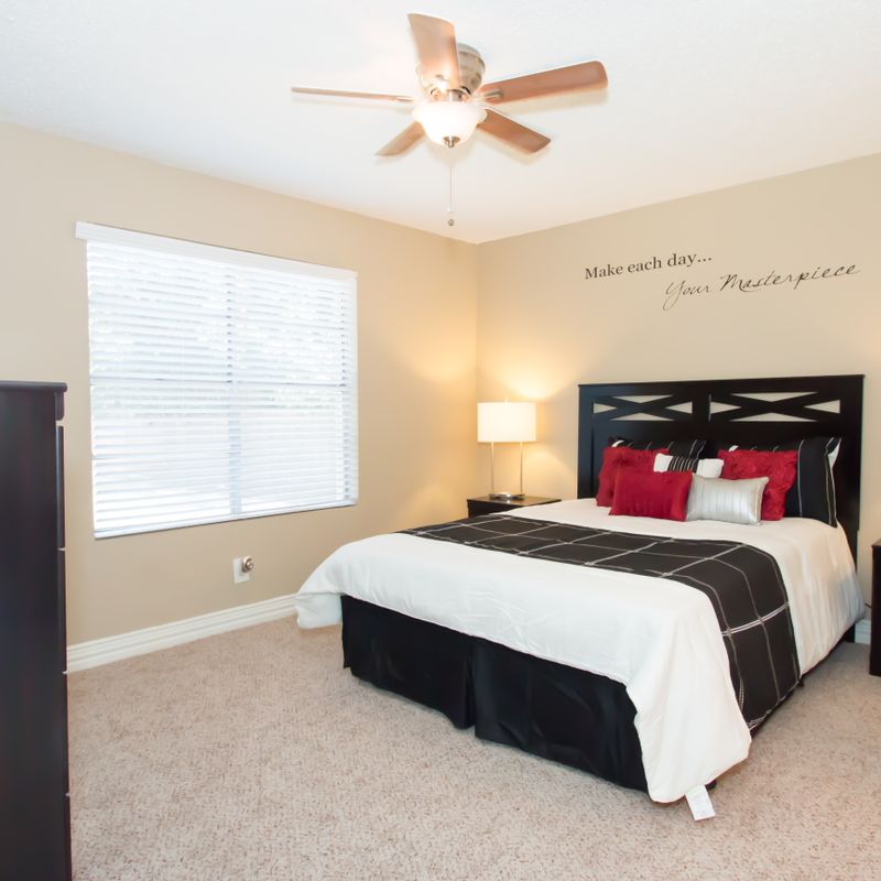 Foto principal - 7746 N College Cir