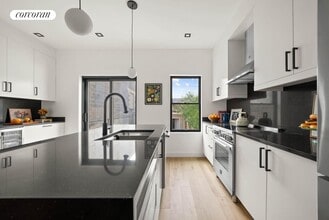 Building Photo - 232 27th St