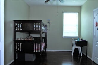 Building Photo - 326 Trillium Dr
