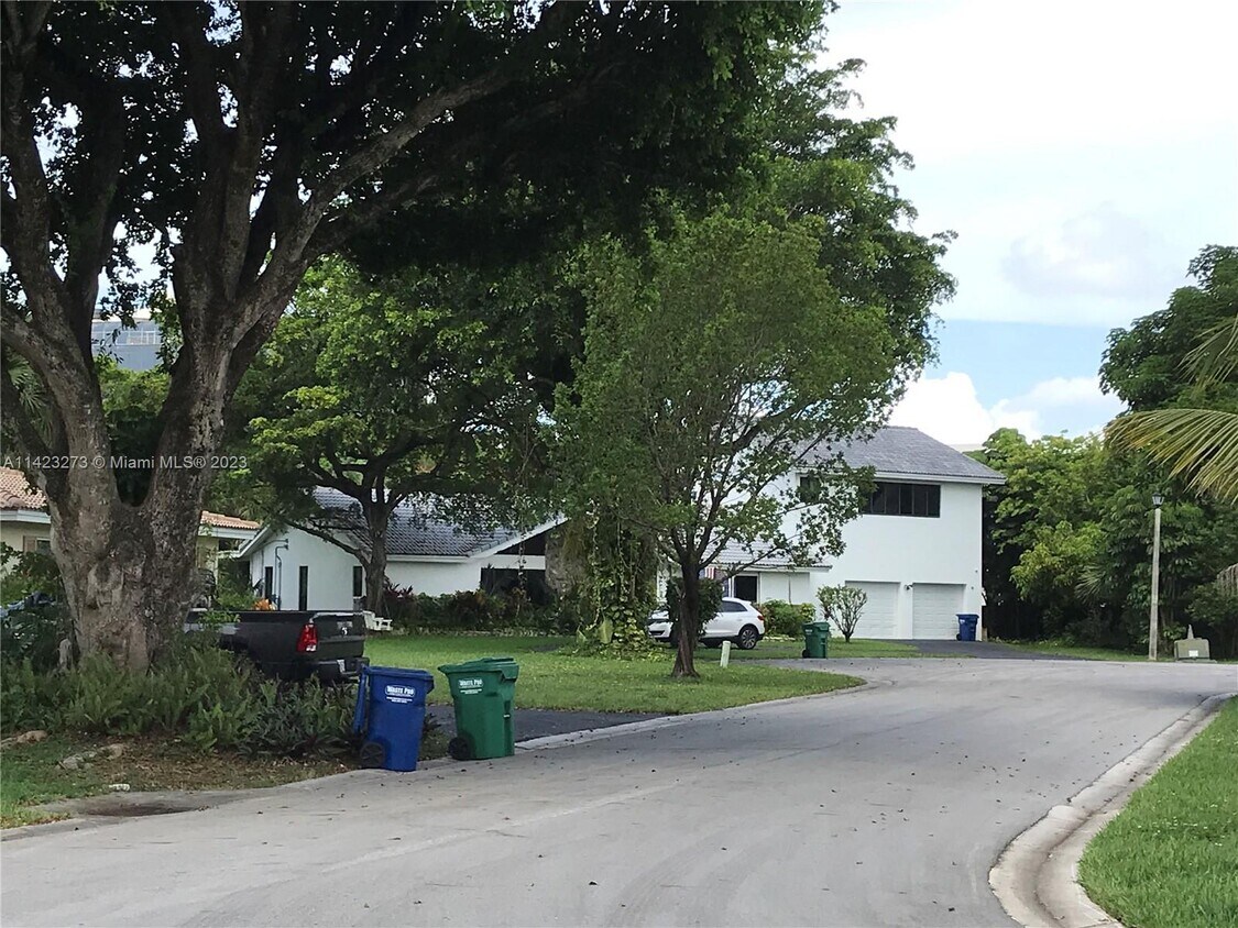 Foto principal - 9100 NW 32nd St
