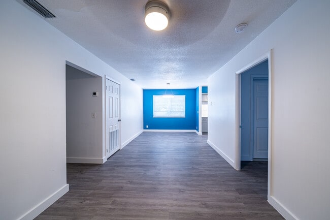 Building Photo - 4152 SW 24th Ct