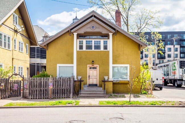 Building Photo - 3007 Irving Ave S