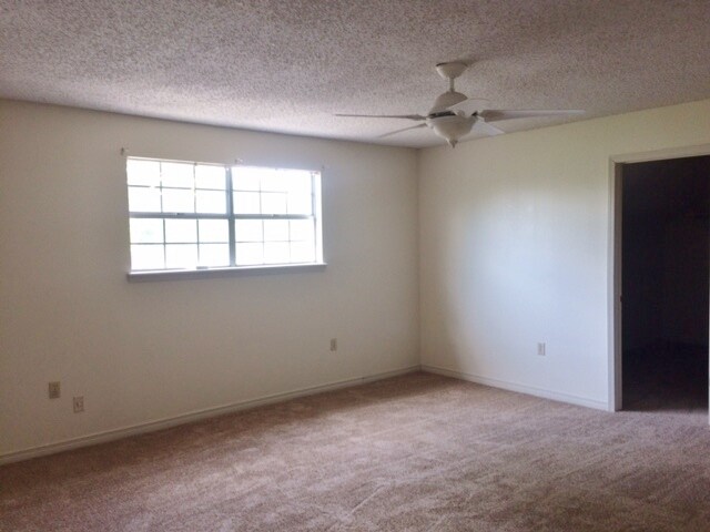 Foto del edificio - 10744 Stanley Aubin