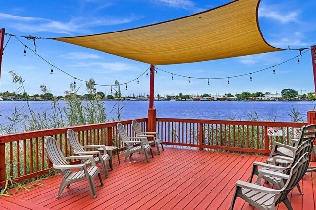 Beautiful 3-Bedroom, 2-Bath Villa with Lak... - Beautiful 3-Bedroom, 2-Bath Villa with Lak... House