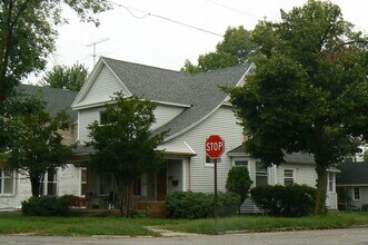 Building Photo - 1 W 17th St