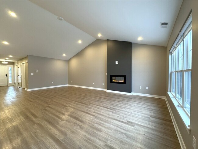 Building Photo - 593 Championship Dr