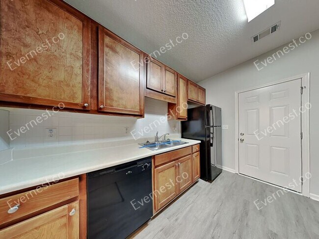 Foto del edificio - 8627 Thomas Rd