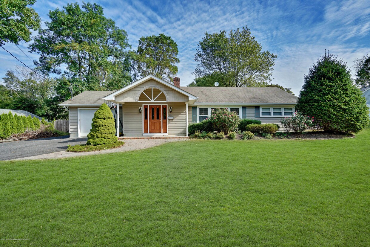 Primary Photo - 743 Park Ave