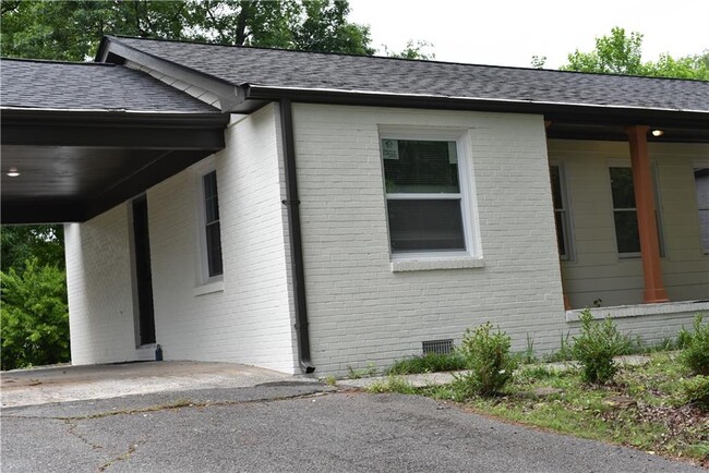 Foto del edificio - 2267 Sewell Mill Rd