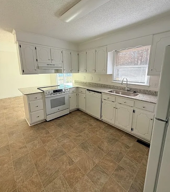 Foto del edificio - Newly Renovated 3 Bedroom 2 Bathroom Home In Clemson