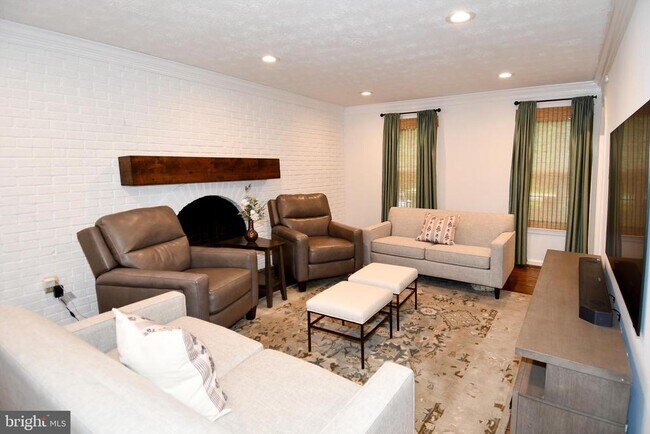 Foto del edificio - 12134 Holly Knoll Cir
