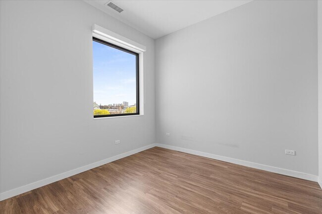 Foto del edificio - 4820 N Wolcott Ave