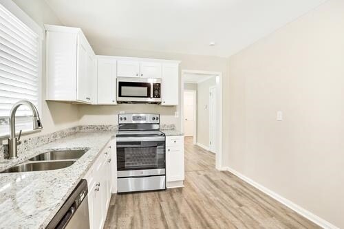 Foto del edificio - 2234 Holly Hill Dr