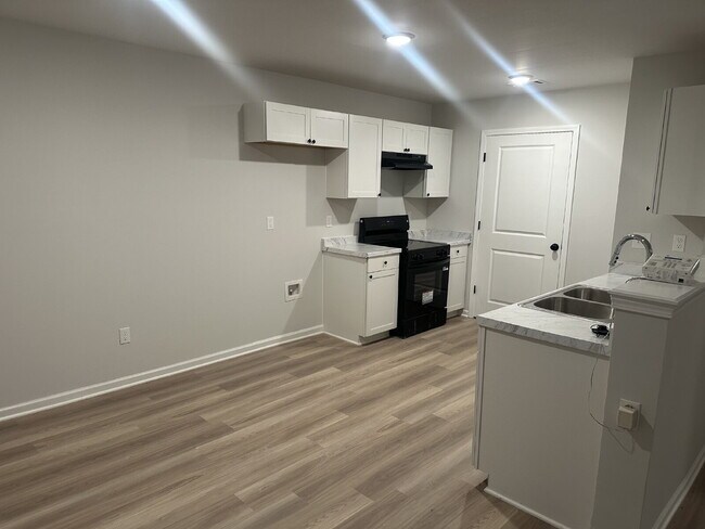 Foto del edificio - "Charming 4-Bedroom Retreat with 2 Baths on Suncrest Drive – Spacious 1,220 Sq. Ft. Gem in Memphis!"