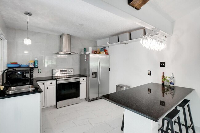 Building Photo - 624 Apache Trail