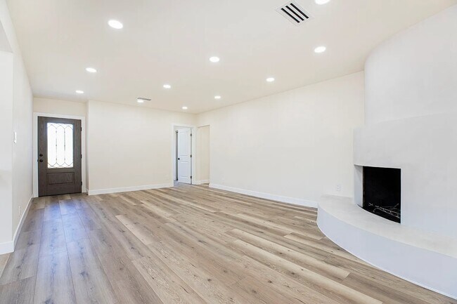 Building Photo - 11110 Odell Ave