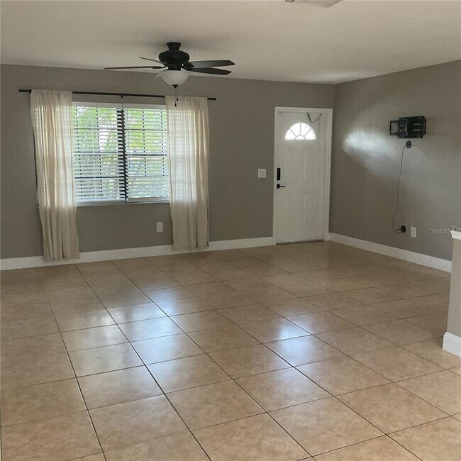 Foto del edificio - 6377 Myrtlewood Rd
