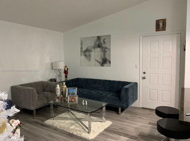 Foto del edificio - 4750 NW 102nd Ave