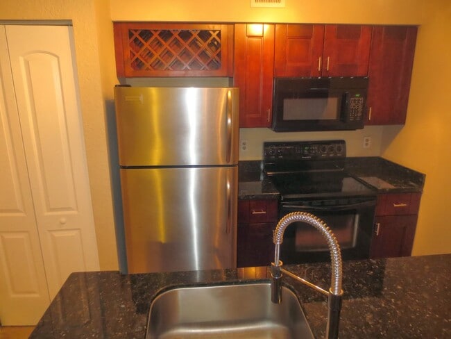 Foto del edificio - 2871 N Oakland Forest Dr