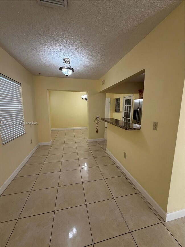 Foto del edificio - 255 SW 60th Ave