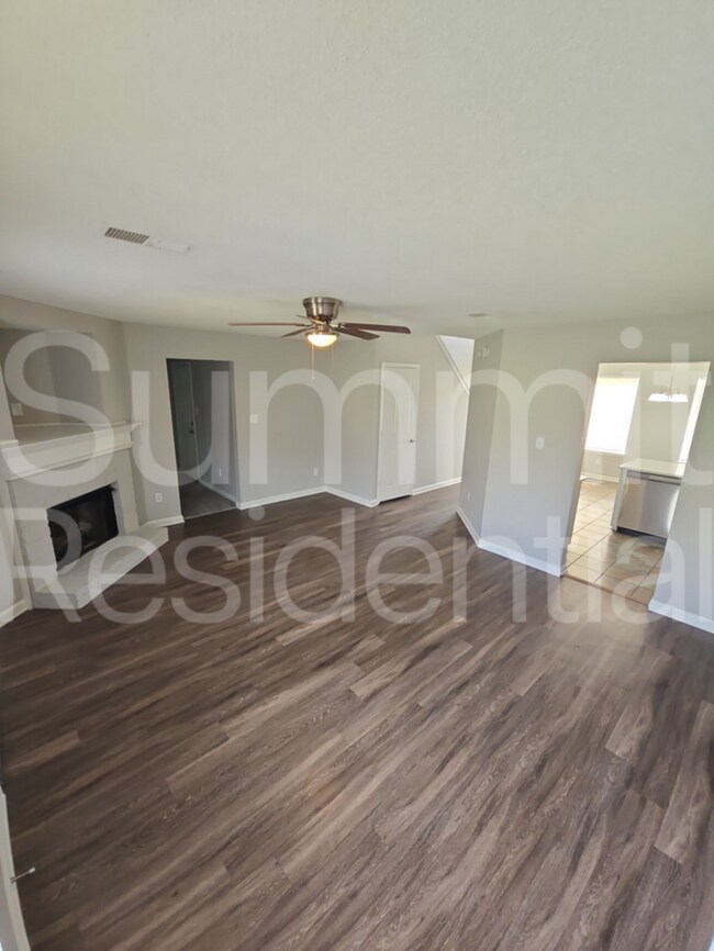 Foto del edificio - 4560 Longtree Ave