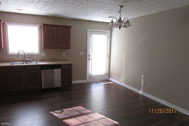 Building Photo - 3 br, 2 bath  - 138 Twin Lakes Dr