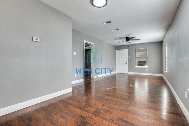 Foto del edificio - 1323 Grinnell St